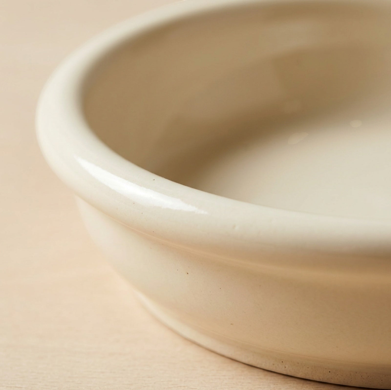 Cozao Ceramic Pet Feeding Bowl Cream Raised Rim 20 oz